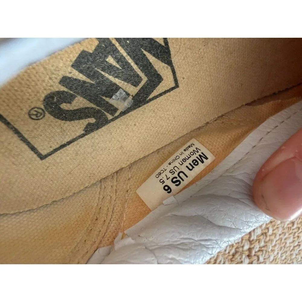 Vans men’s size 6 women’s size 7.5 cream flats